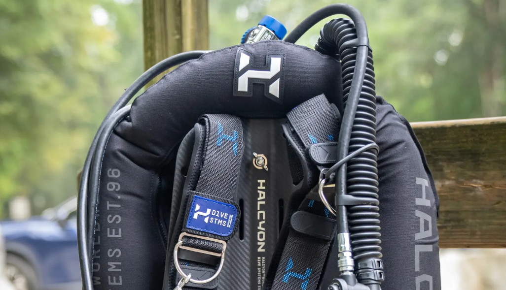 Halcyon Carbon Fiber Backplate with Cinch™ – Ultralight Travel Backplate