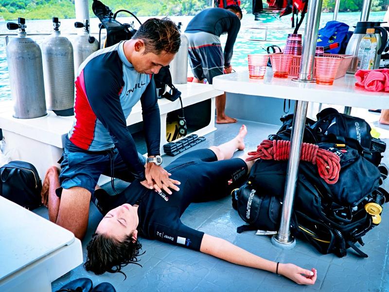 PADI Emergency First Response (EFR) Course | Orange County Divers